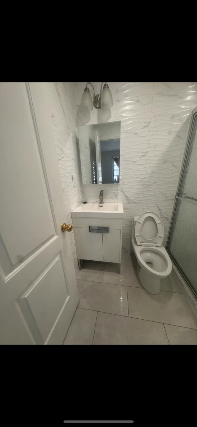 Se renta cuarto amplio para dos personas o una persona image indicator(4)