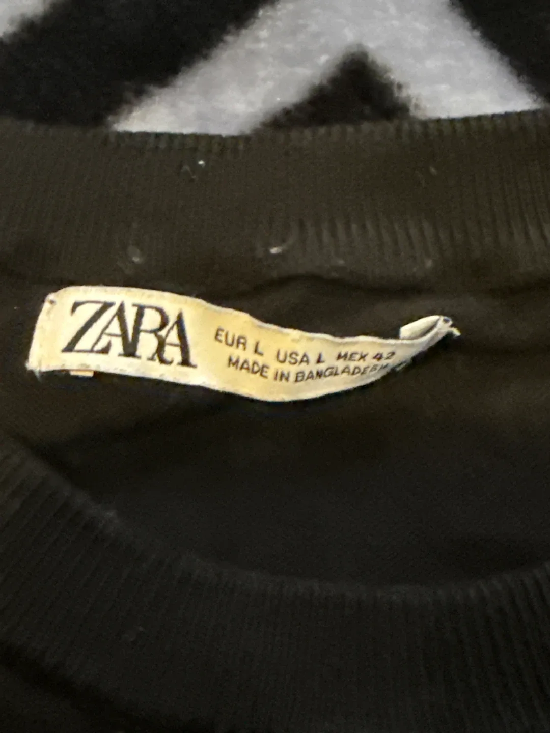 Zara Black T-shirt - Size L image indicator(2)