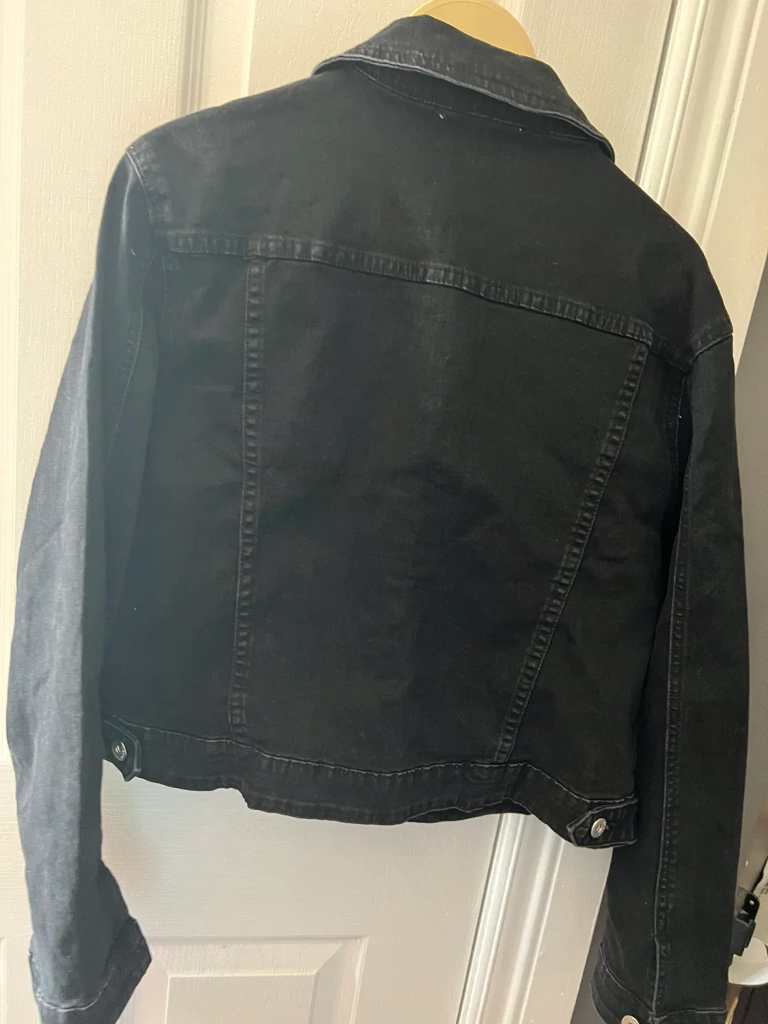 UTNISAN Women's Black Denim Jacket image indicator(2)