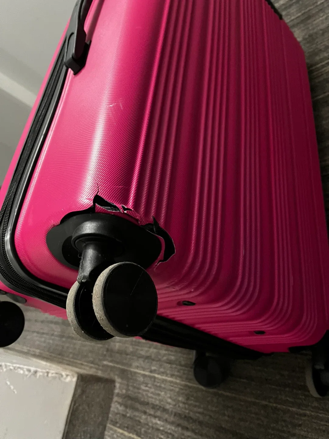 CALPAK Pink Hardshell Suitcase Large image indicator(5)
