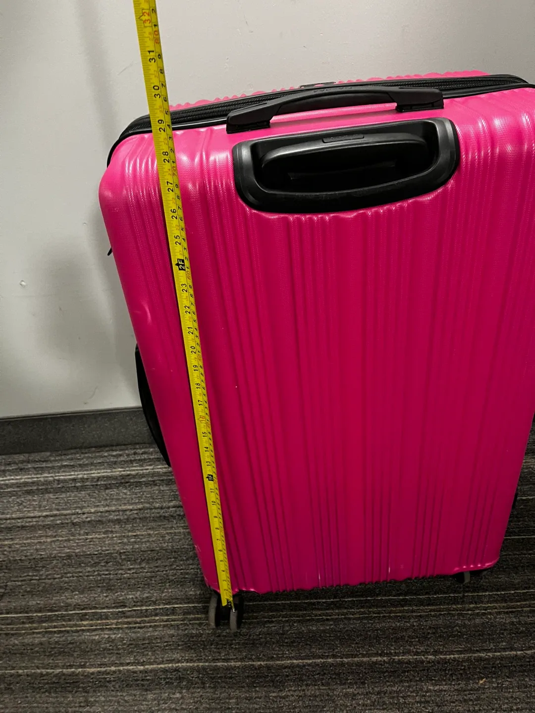 CALPAK Pink Hardshell Suitcase Large image indicator(7)