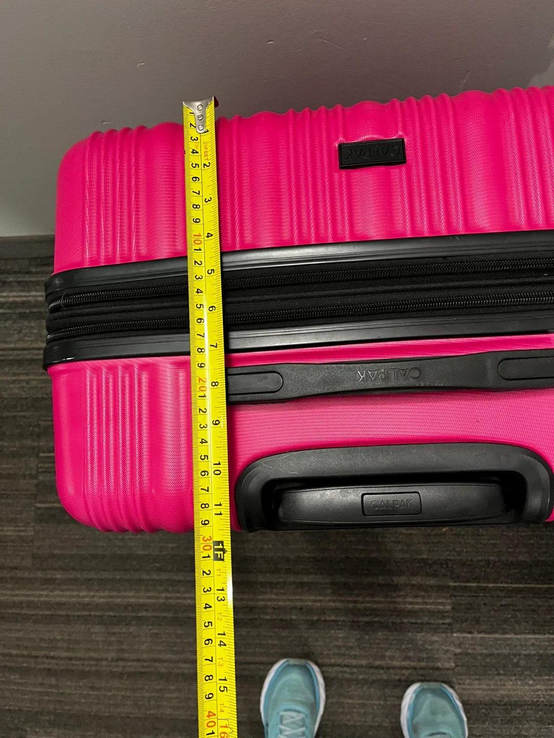 CALPAK Pink Hardshell Suitcase Large image indicator(8)