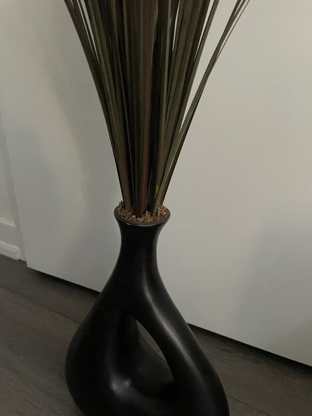 EXCELLENT CONDITION Black Decorative Vase with Artificial Plant image indicator(2)