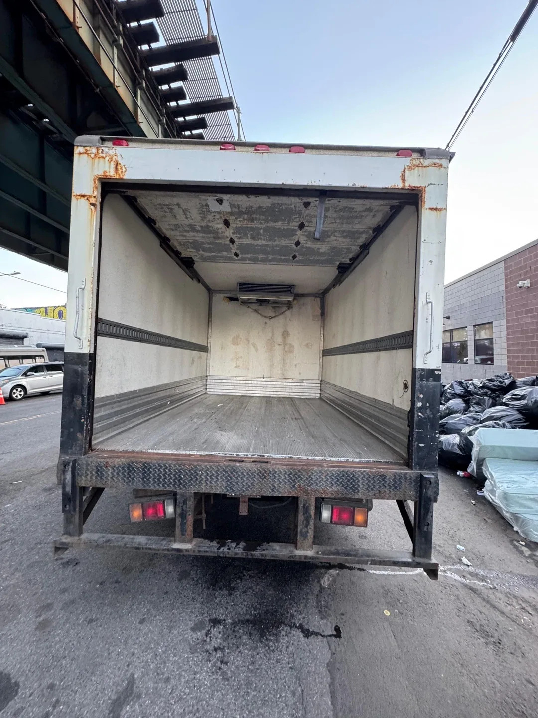 2014 Isuzu NPR Refrigerated Truck image indicator(8)