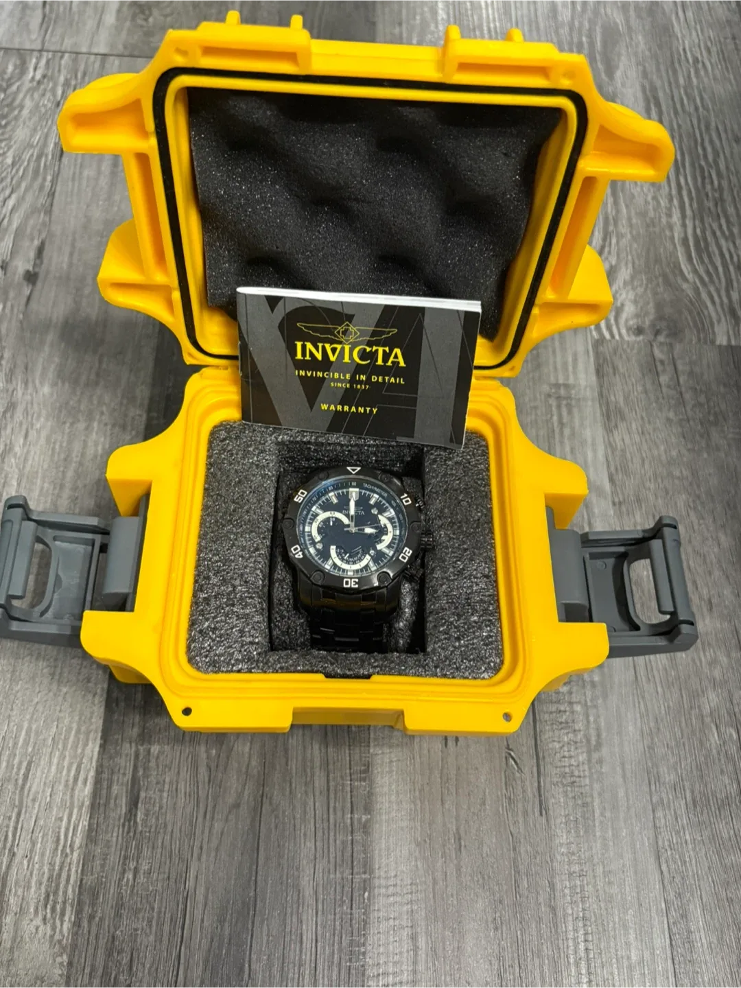 Authentic INVICTA Tachymeter Stainless Steel Watch + Case image indicator(2)