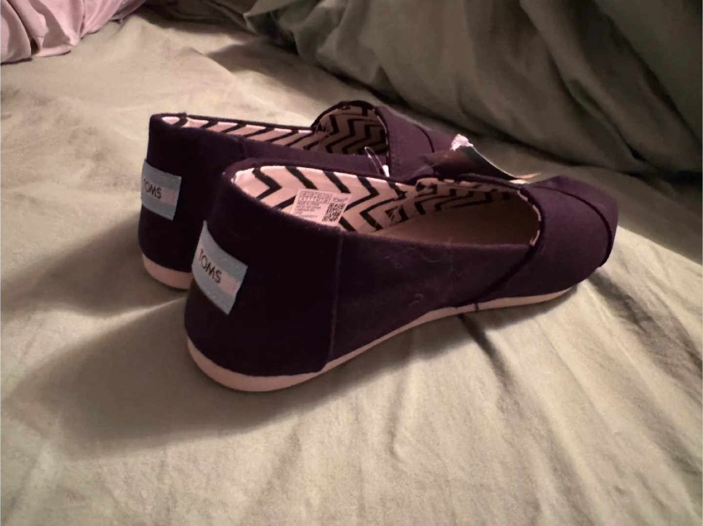 TOMS Women's Black Slip-On Shoes - Size 6