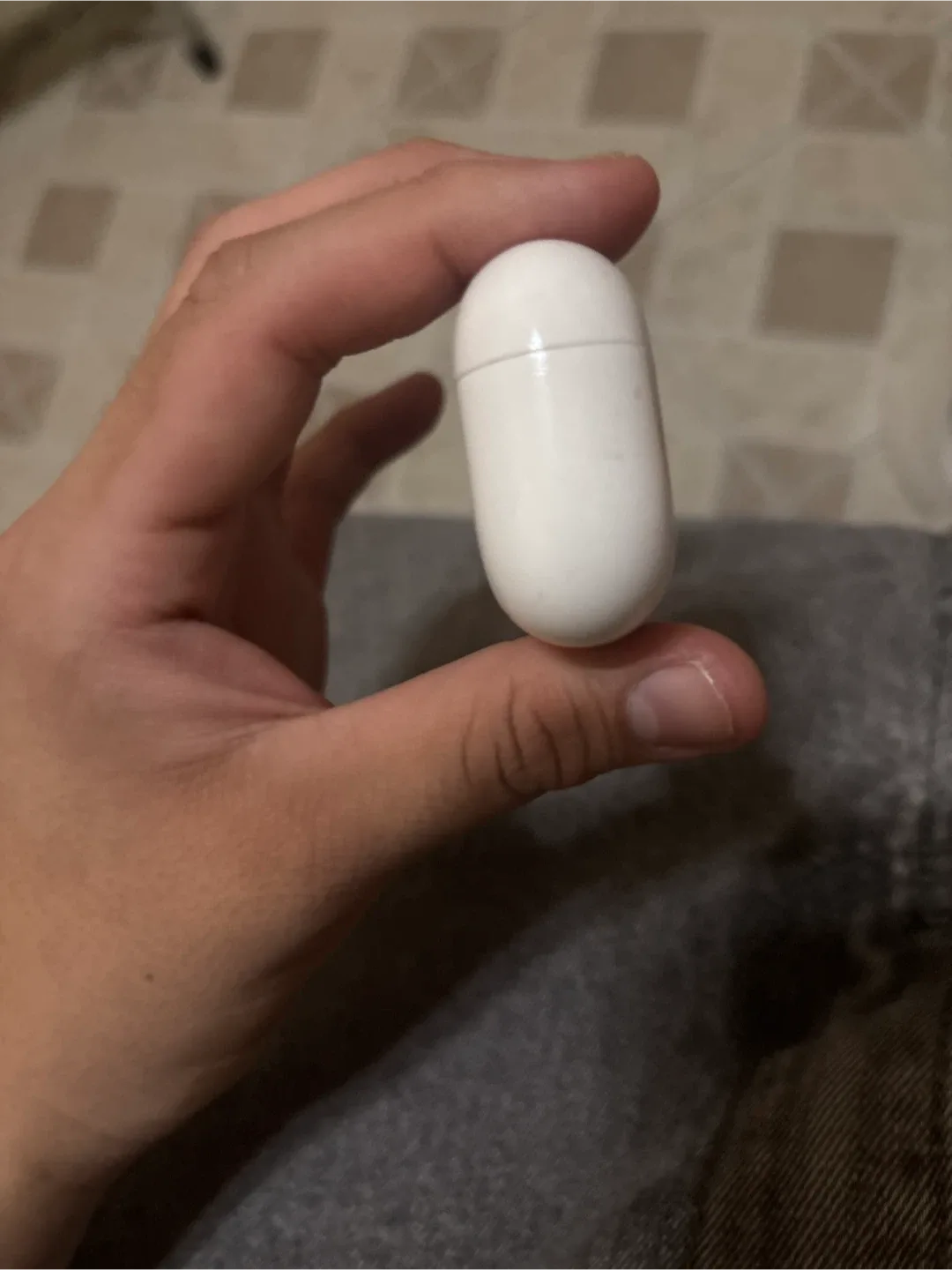 Apple AirPods Pro 2 Charging Case image indicator(6)