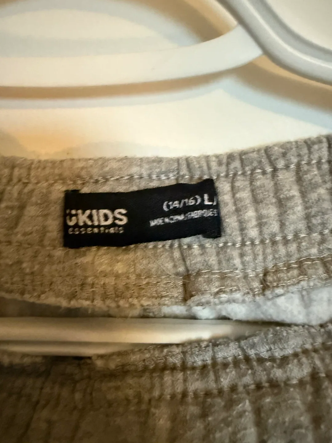 G Kids Essentials Grey Sweatpants (14/16) L image indicator(2)