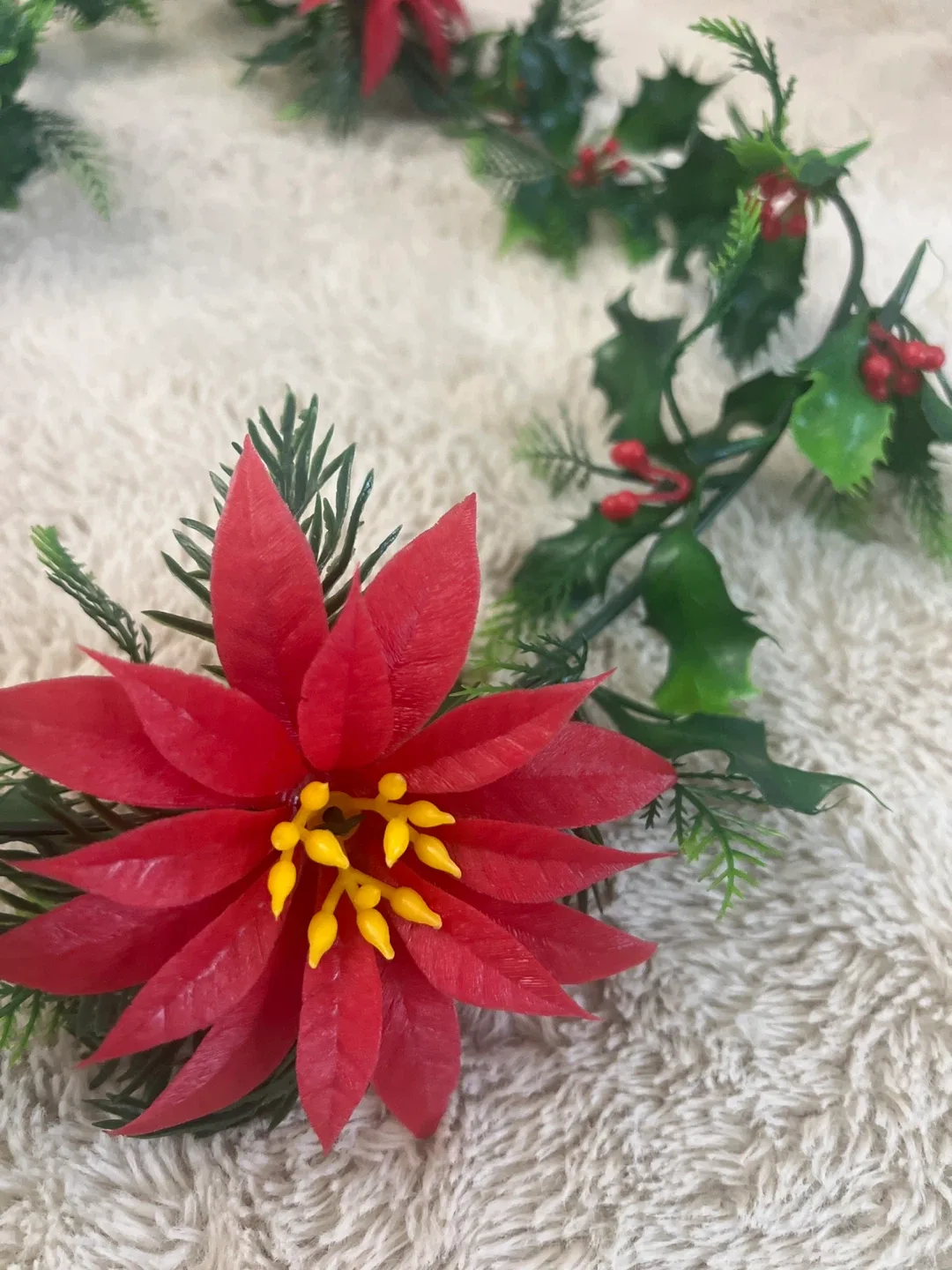 Christmas Holly & Poinsettia Garland image indicator(2)