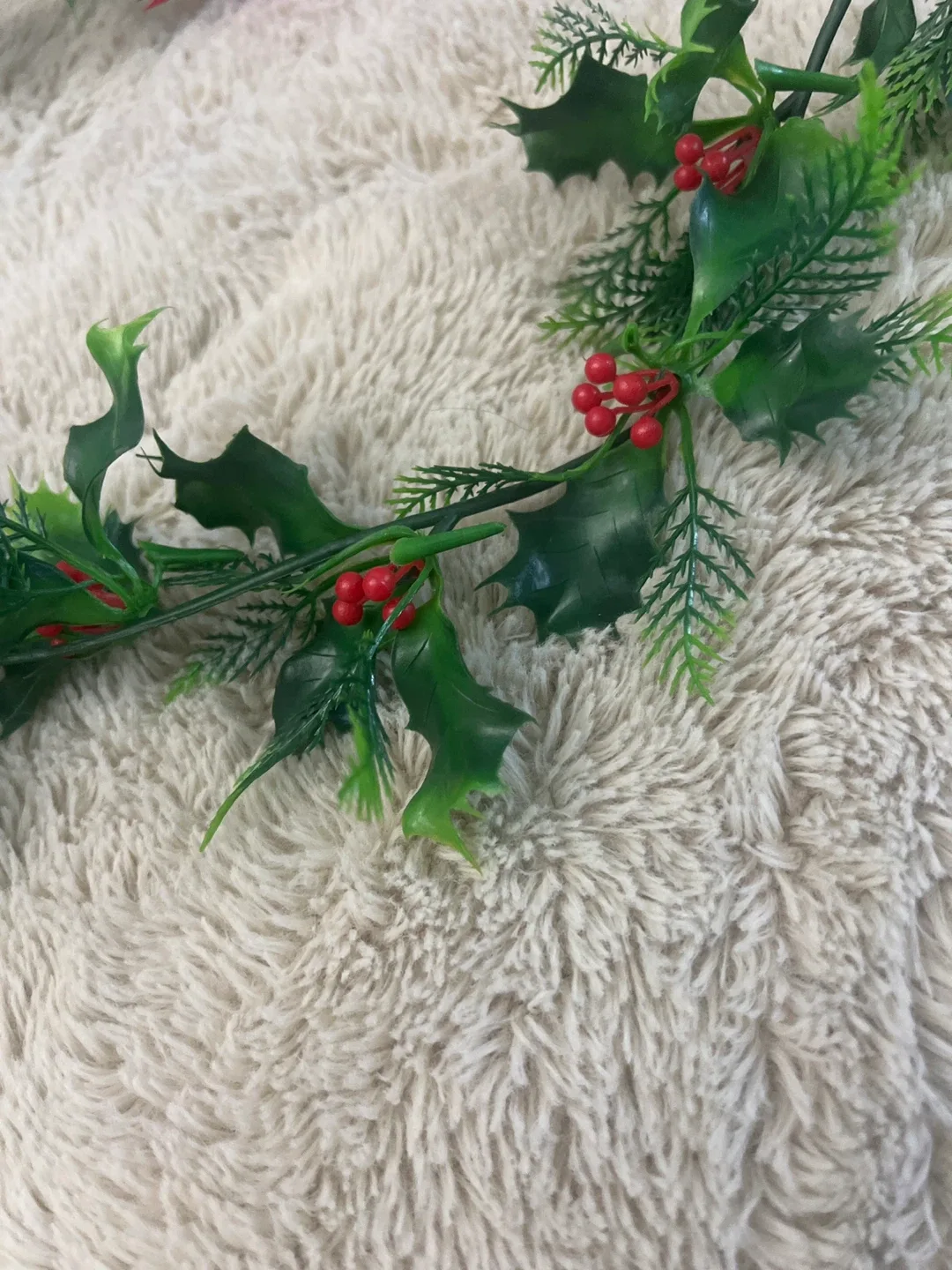 Christmas Holly & Poinsettia Garland image indicator(3)