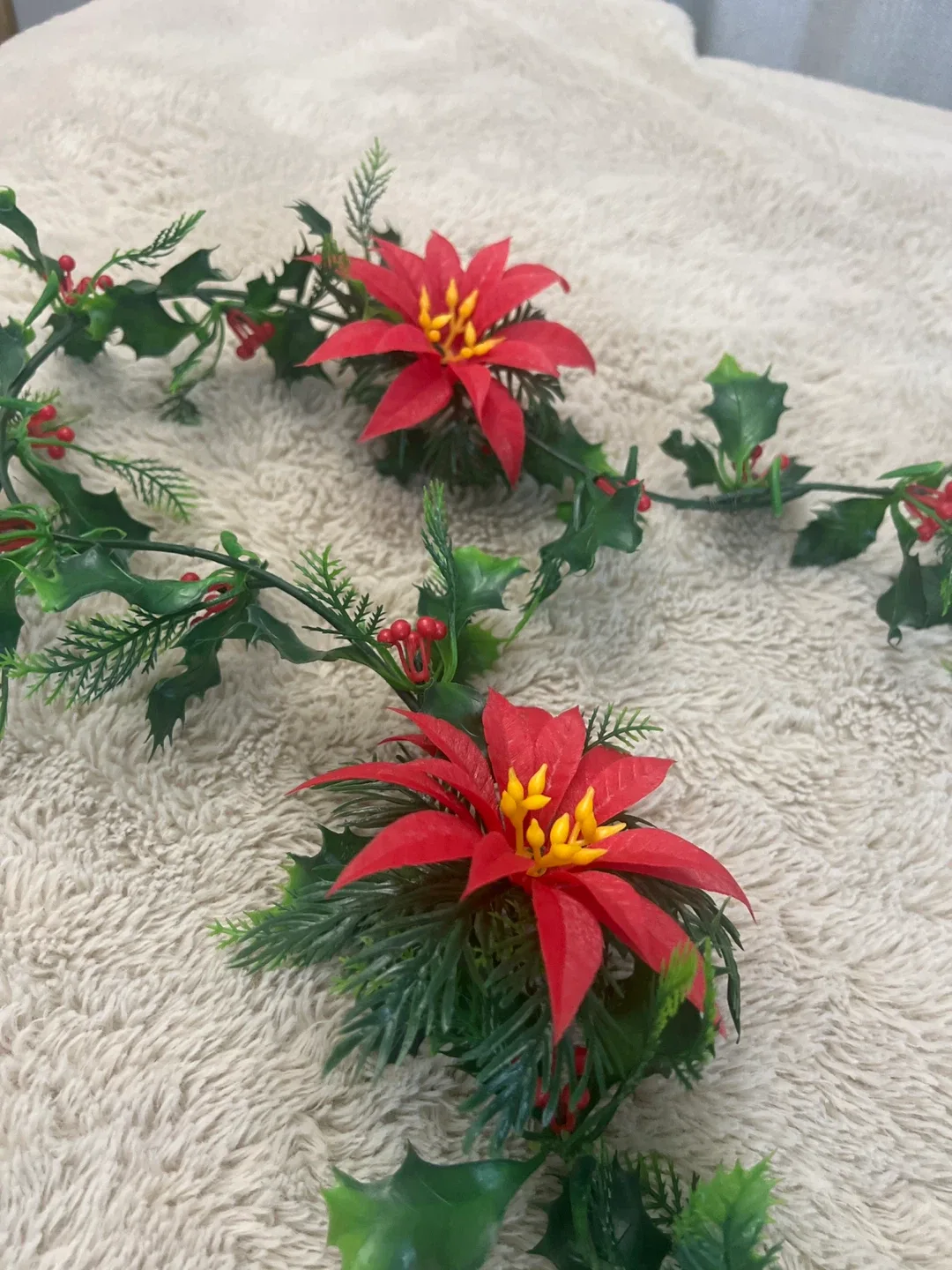 Christmas Holly & Poinsettia Garland image indicator(4)