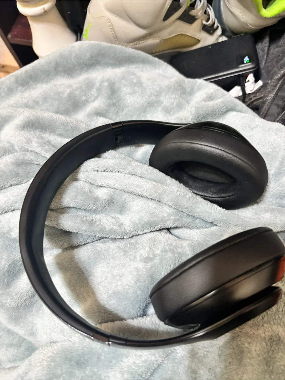 Beats Studio3 Wireless Headphones - Black image indicator(2)