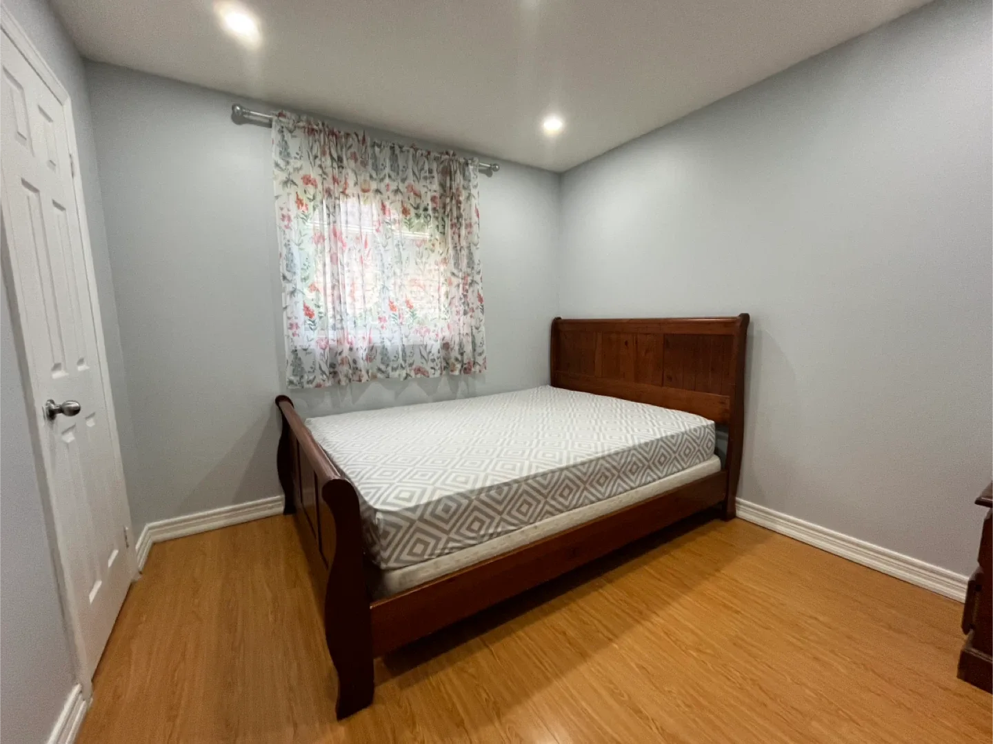 Wooden Sleigh Bed Frame image indicator(3)