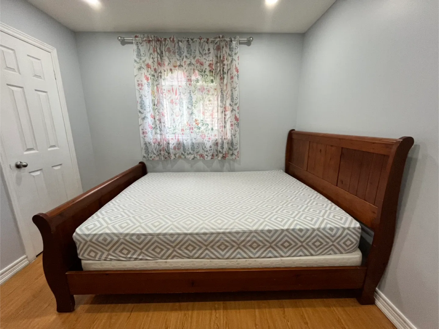 Wooden Sleigh Bed Frame image indicator(4)