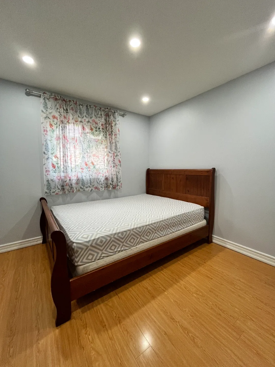 Wooden Sleigh Bed Frame image indicator(2)