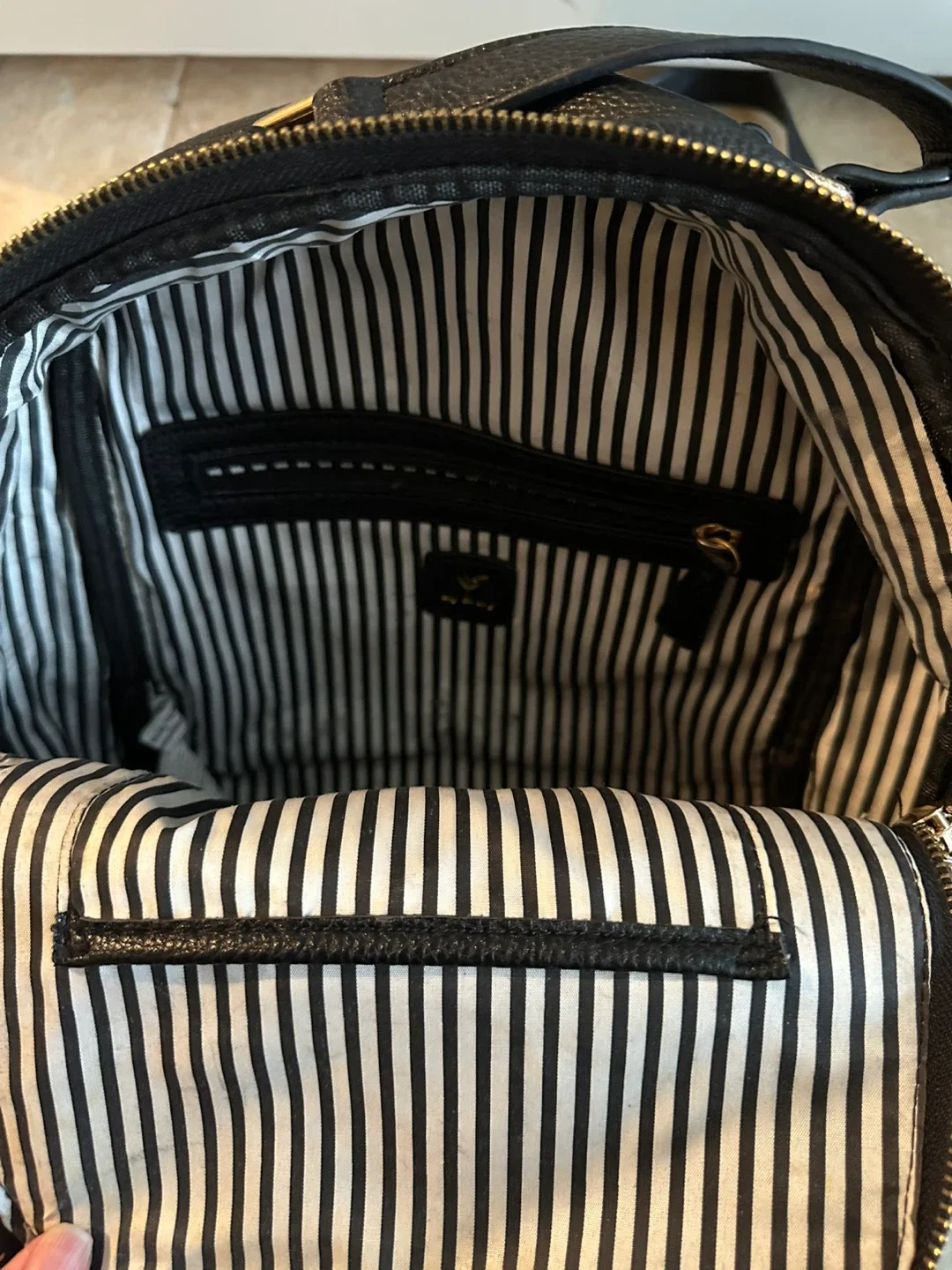 Black Backpack image indicator(6)