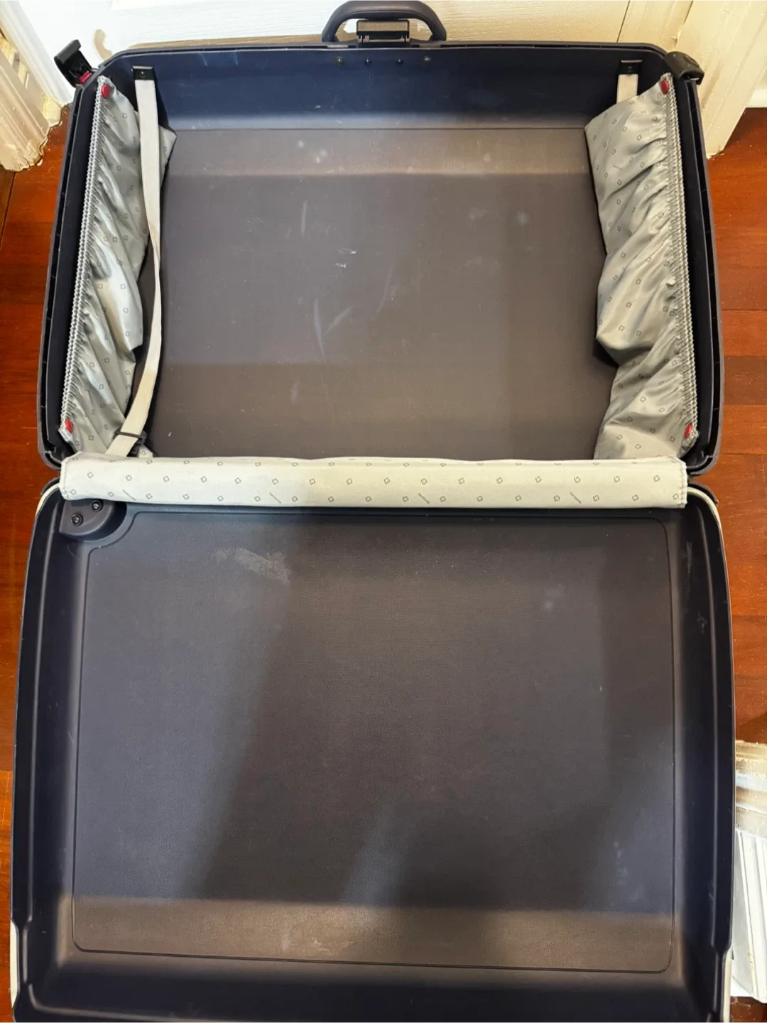 Samsonite Suitcase - Carry On image indicator(2)