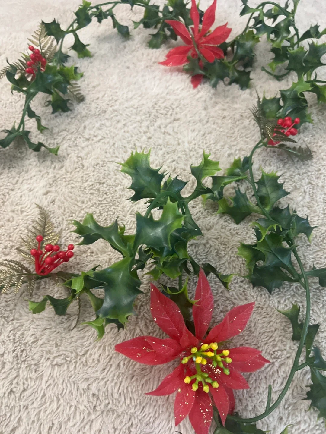 Christmas Holly & Poinsettia Garland image indicator(4)