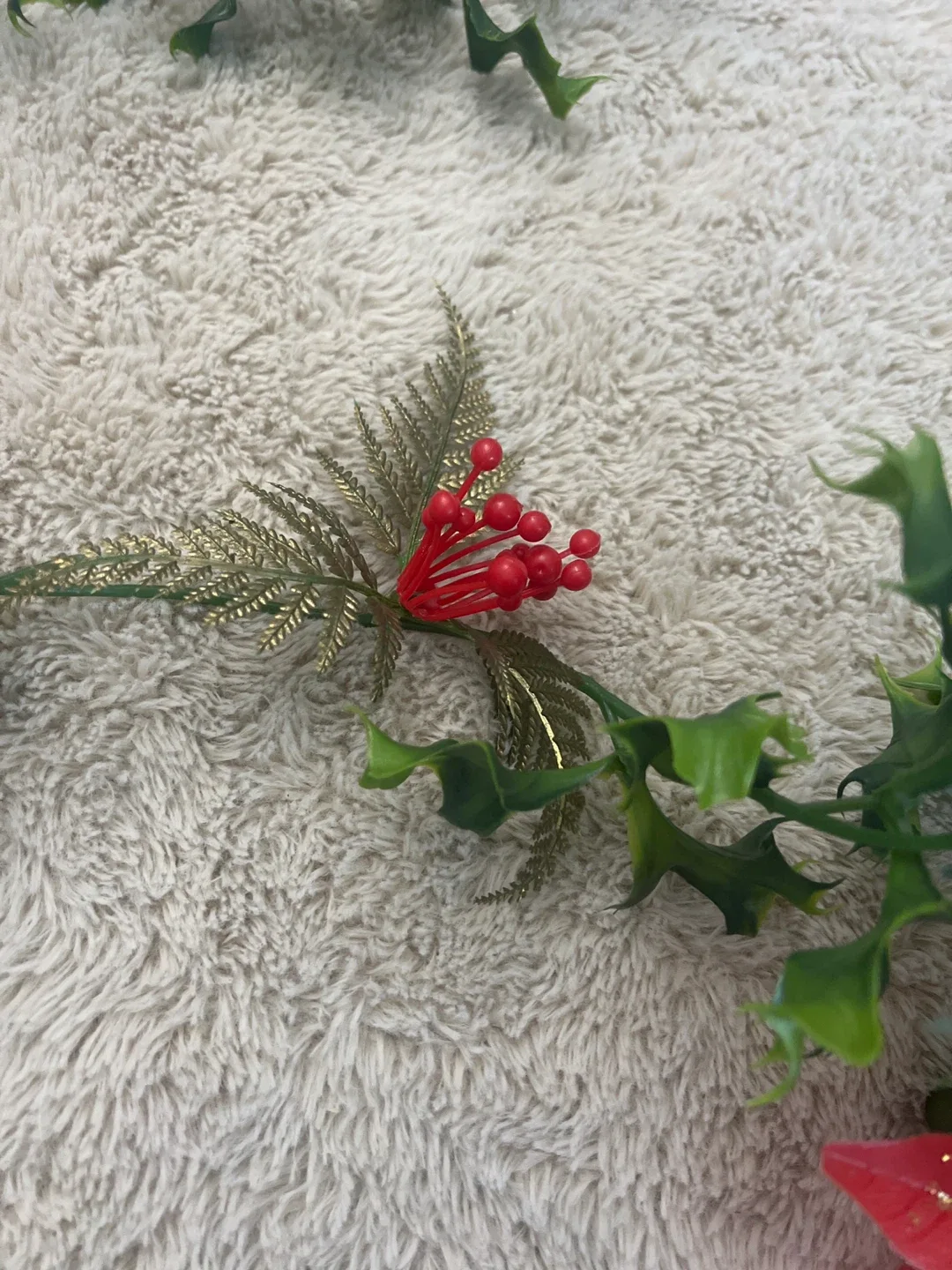 Christmas Holly & Poinsettia Garland image indicator(2)