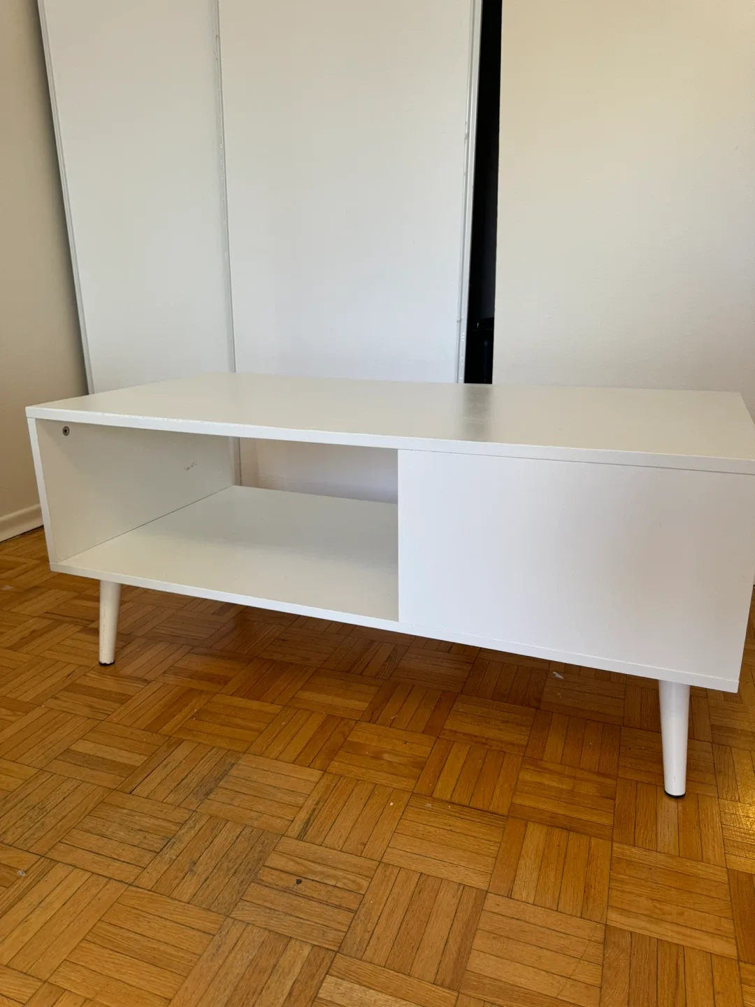 White Coffee Table image indicator(2)