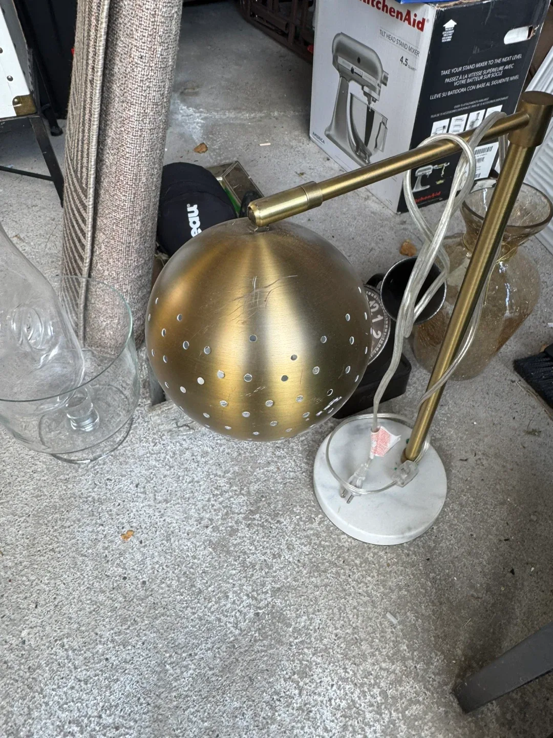Gold Tone Globe Table Lamp image indicator(3)
