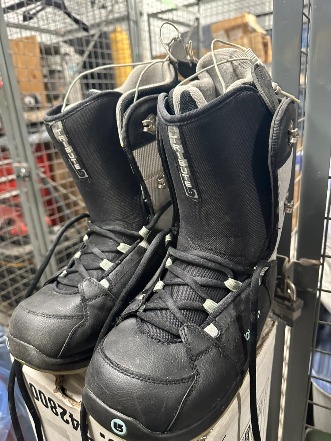 Burton Tribute Size 8 Snowboarding Shoes - photo 3