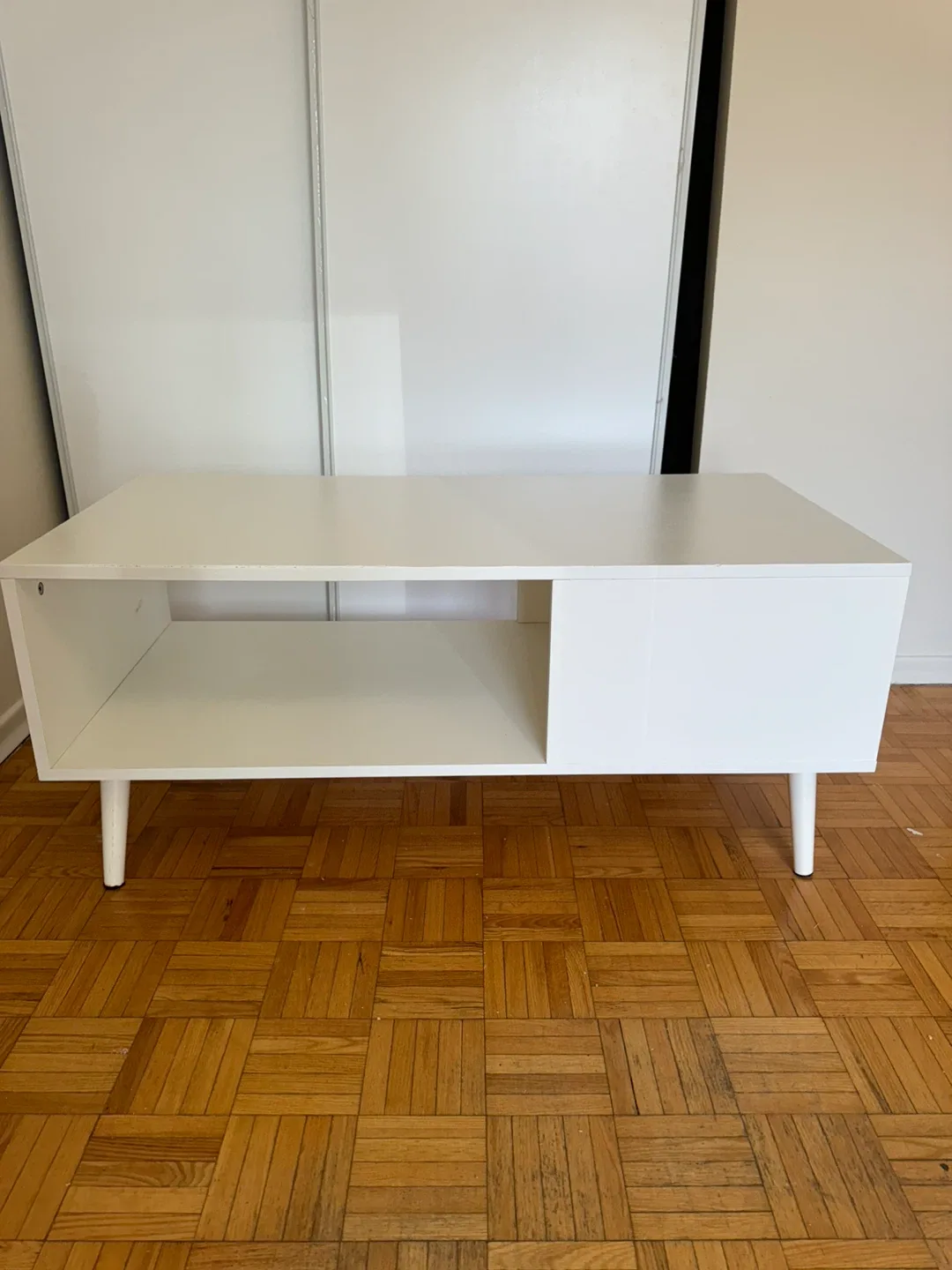 White Coffee Table image indicator(3)