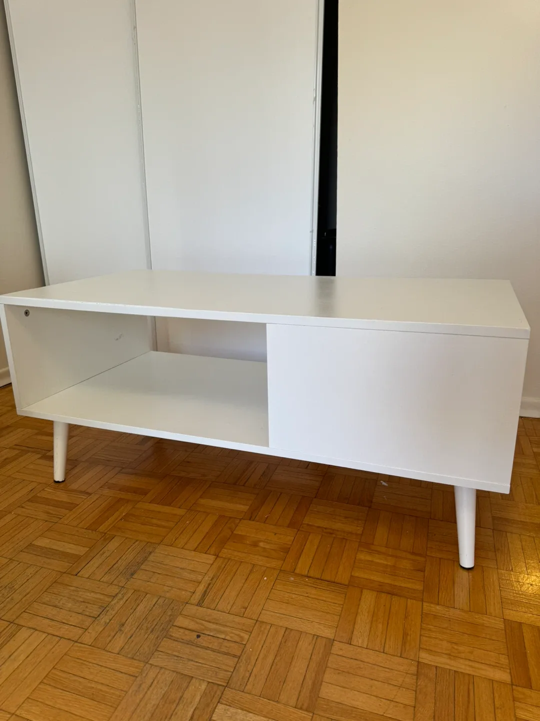 White Coffee Table image indicator(4)