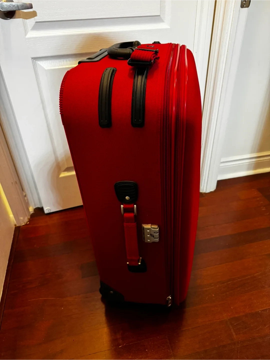 American Tourister Red Suitcase image indicator(3)