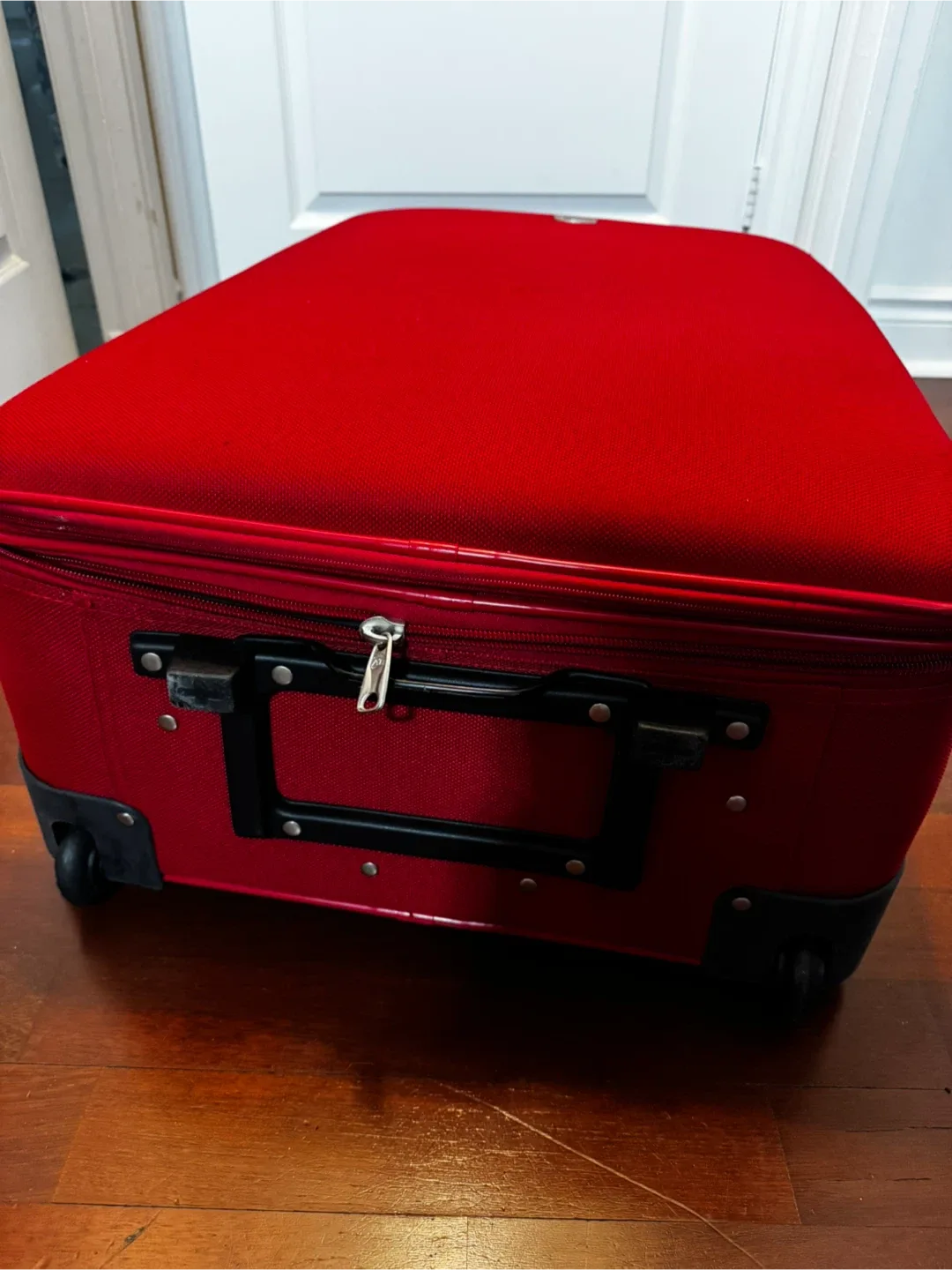 American Tourister Red Suitcase image indicator(2)