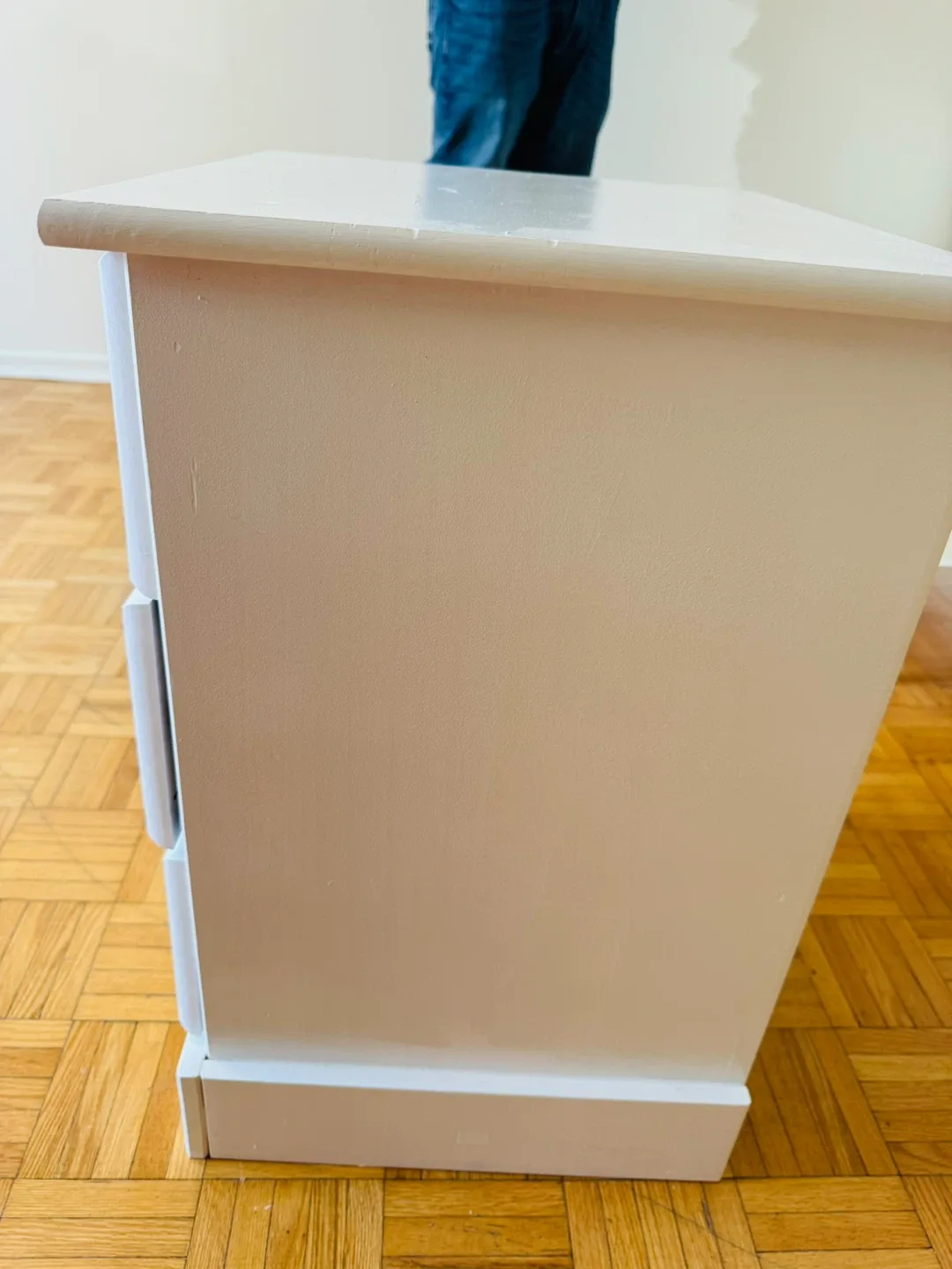 A Single White 3-Drawer Nightstand image indicator(6)
