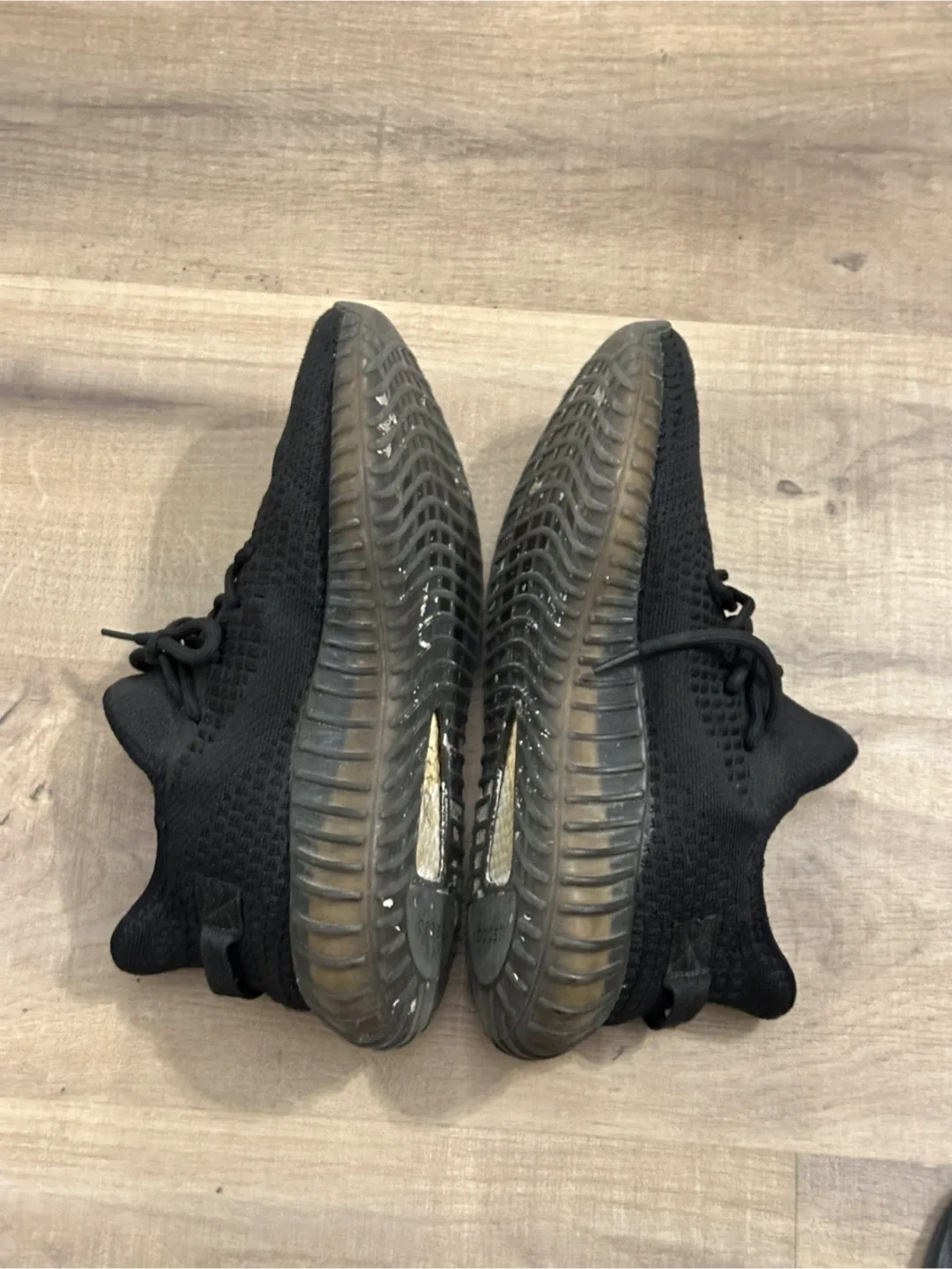 Adidas Yeezy Boost 350 V2 Black image indicator(3)