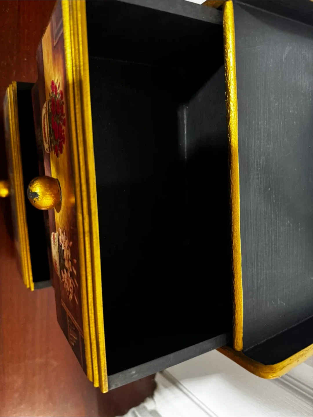 Decorative 3-Drawer Wooden Chest image indicator(4)