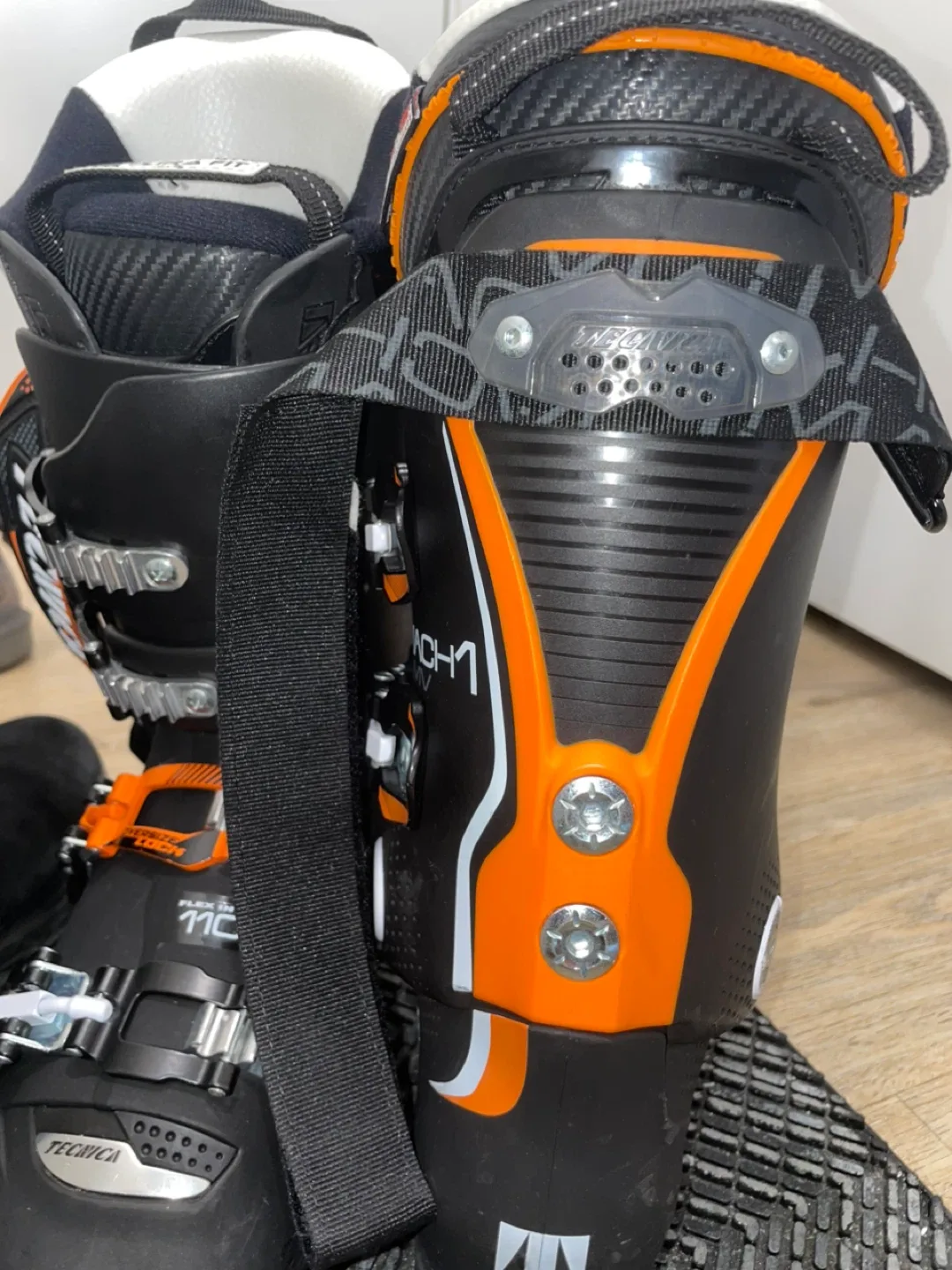 Ski Gear(boots, bindings, poles, bags) image indicator(6)