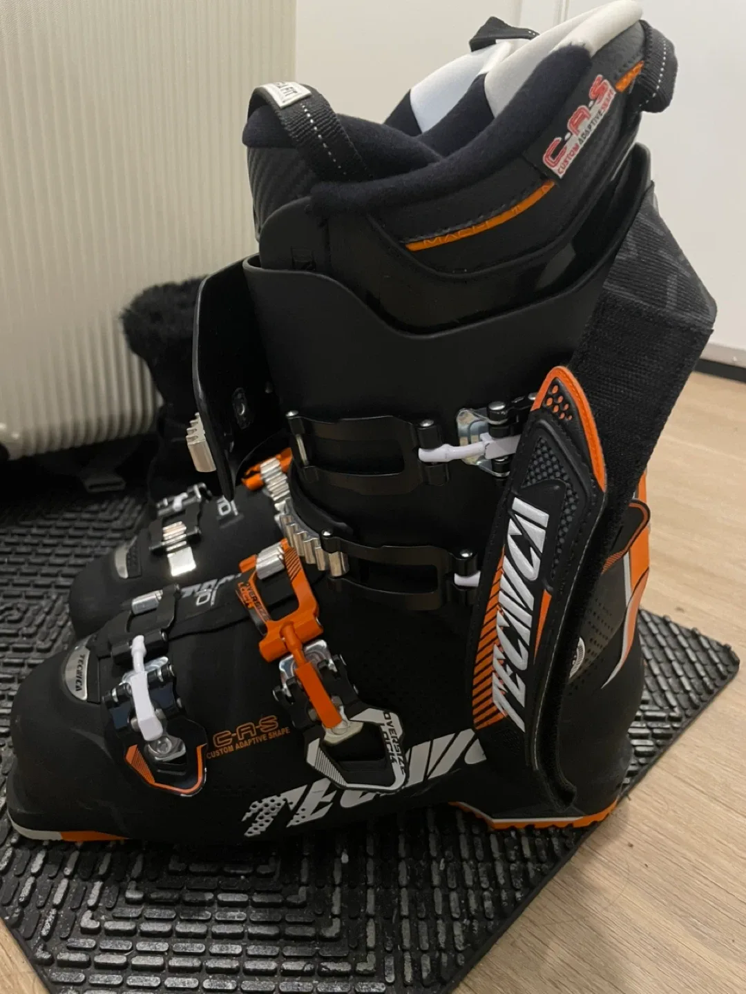 Ski Gear(boots, bindings, poles, bags) image indicator(4)