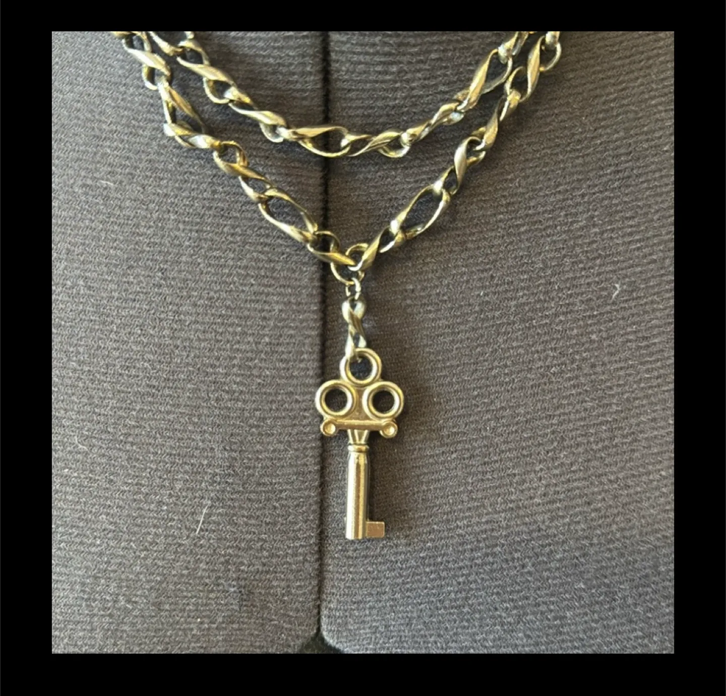 Double layered Silver Key Pendant Necklace image indicator(2)