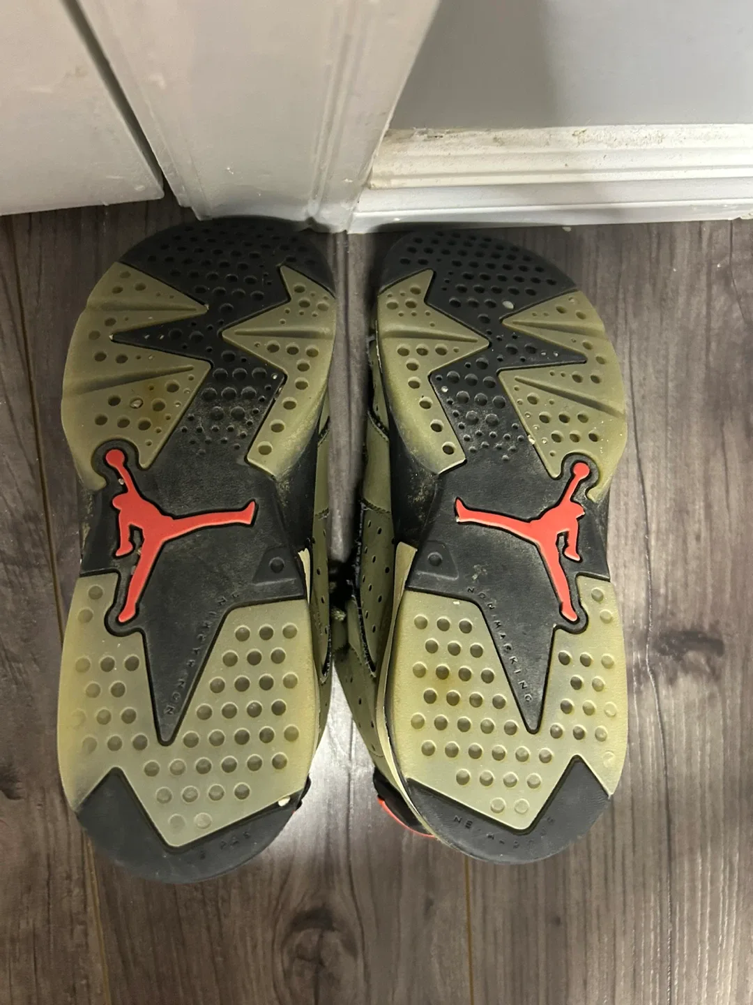 Kids Jordan 6 Retro Travis Scott Size 1 image indicator(6)