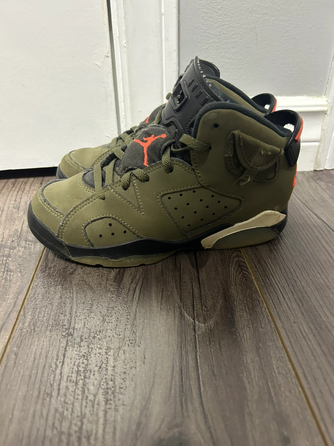 Kids Jordan 6 Retro Travis Scott Size 1 - photo 3