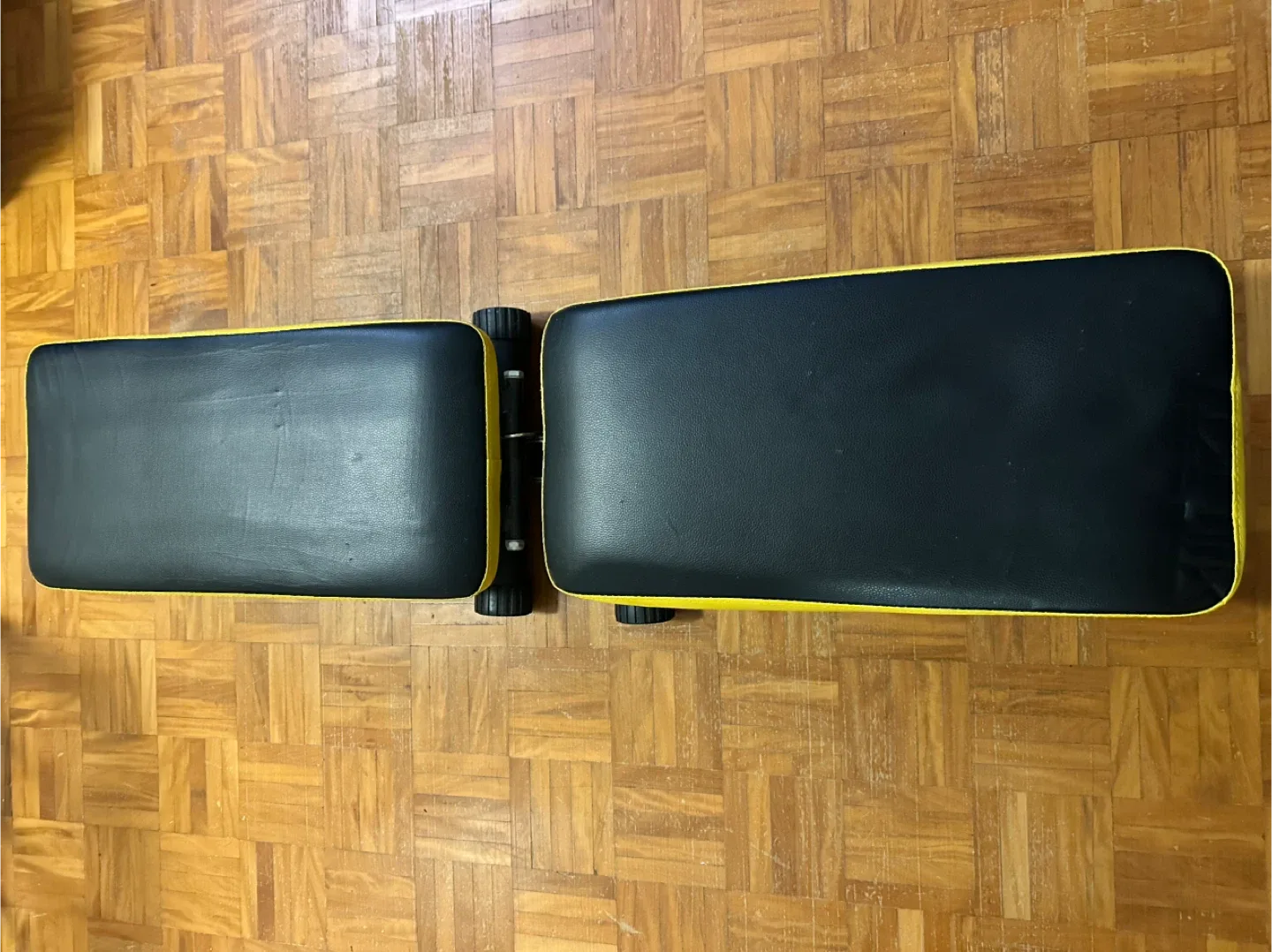 Adjustable Weight Bench - Black & Yellow image indicator(3)