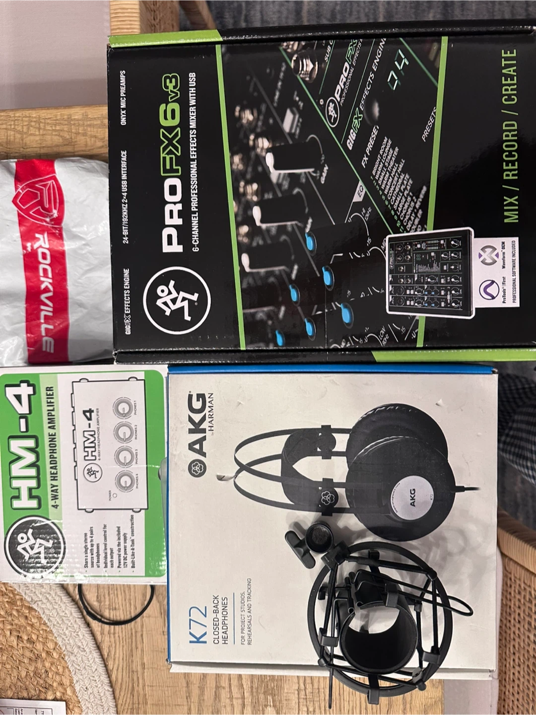 Mackie Recording Bundle – ProFX6v3 + HM-4 + AKG K72