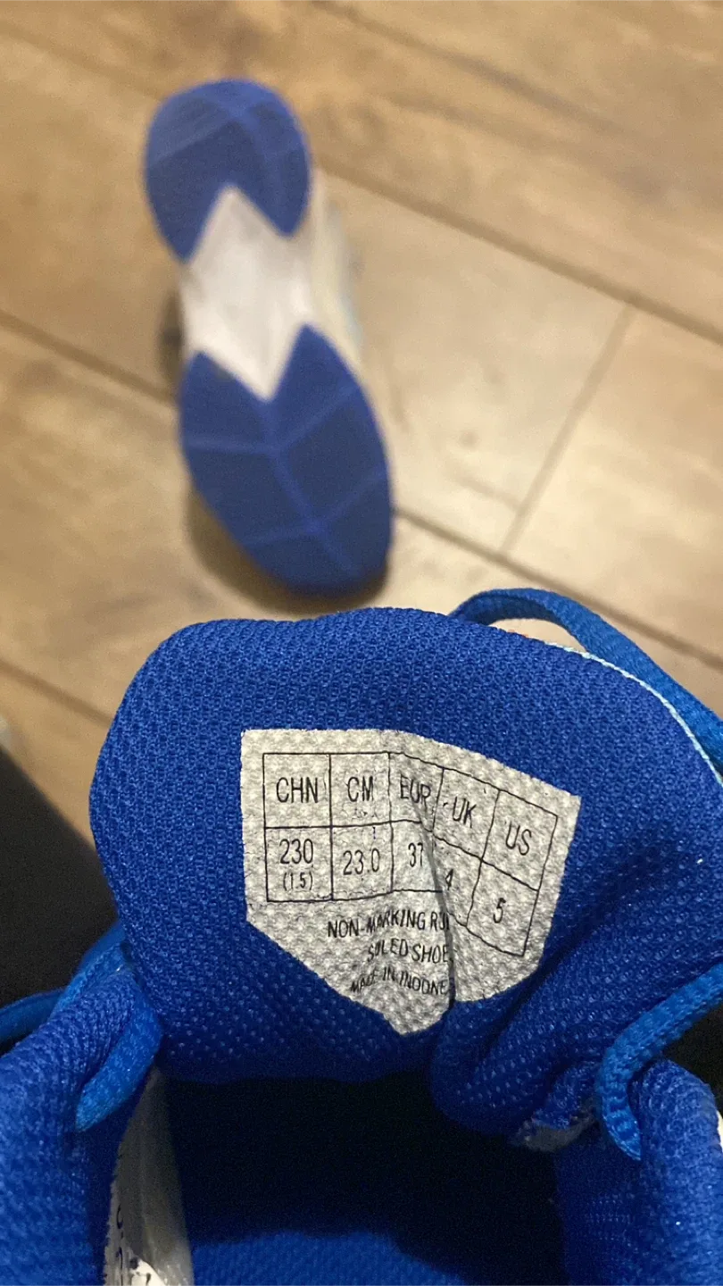 Yonex Power Cushion 37 Junior Shoes - US Size 5 image indicator(3)