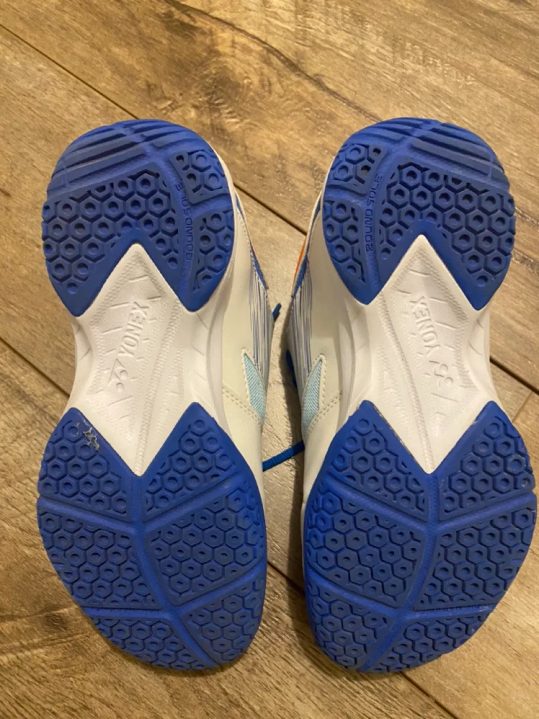 Yonex Power Cushion 37 Junior Shoes - US Size 5 image indicator(2)