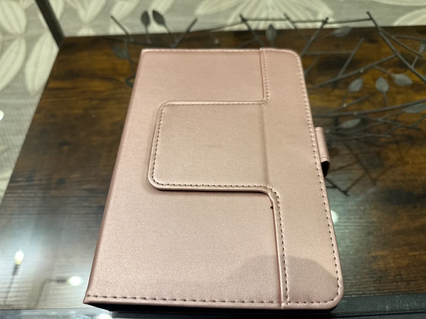 iPad mini 4 with Keyboard Case image indicator(3)