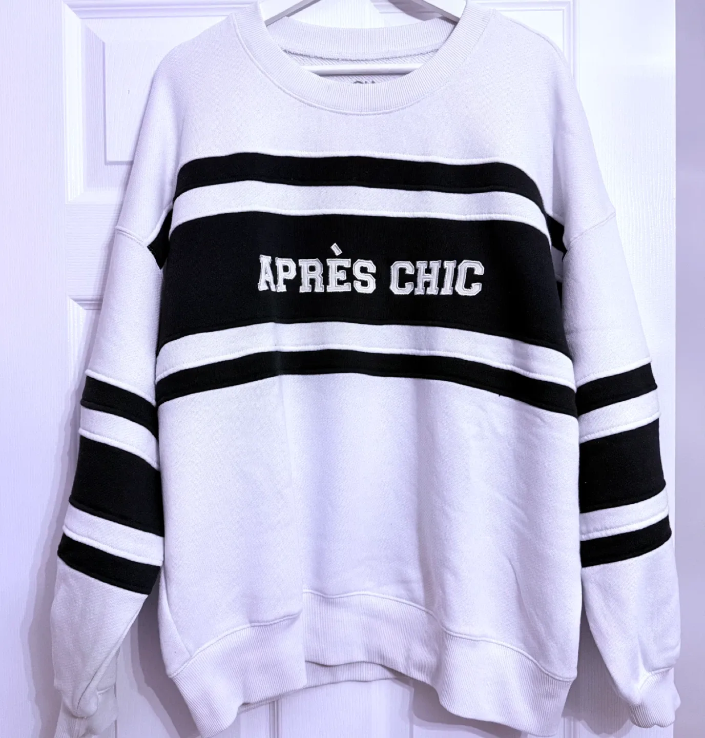 Chaser Apres Chic Sweatshirt in black and white image indicator(4)