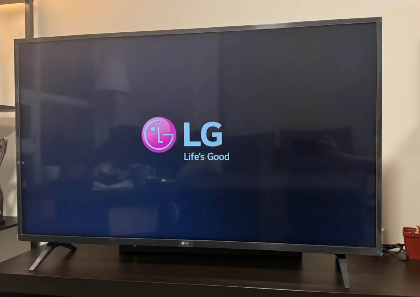 LG 43UP7560 43" 4K UHD Smart TV - photo 2