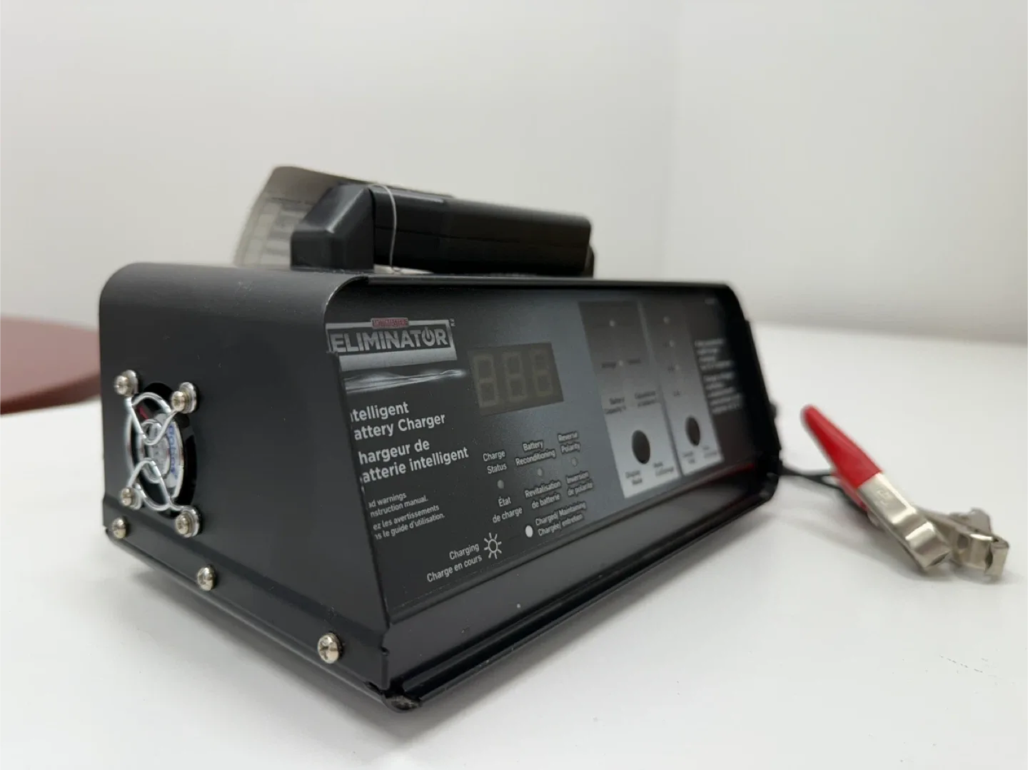 Eliminator Intelligent Battery Charger image indicator(2)