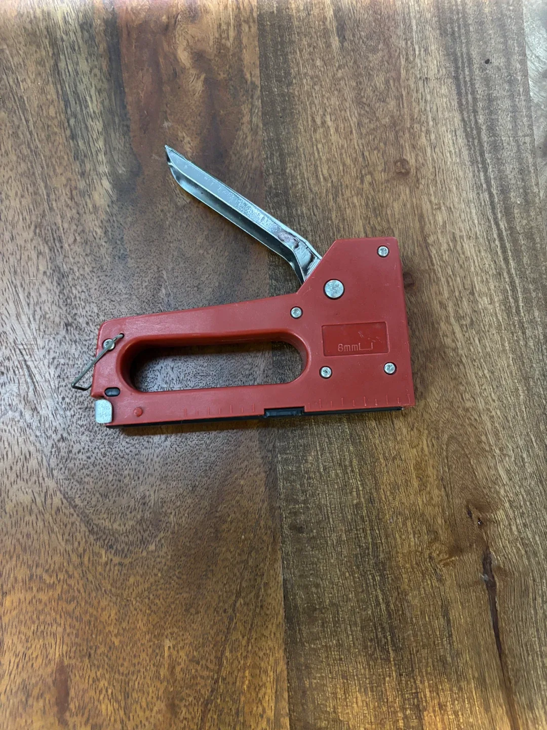 Red Staple Gun - 8mm
