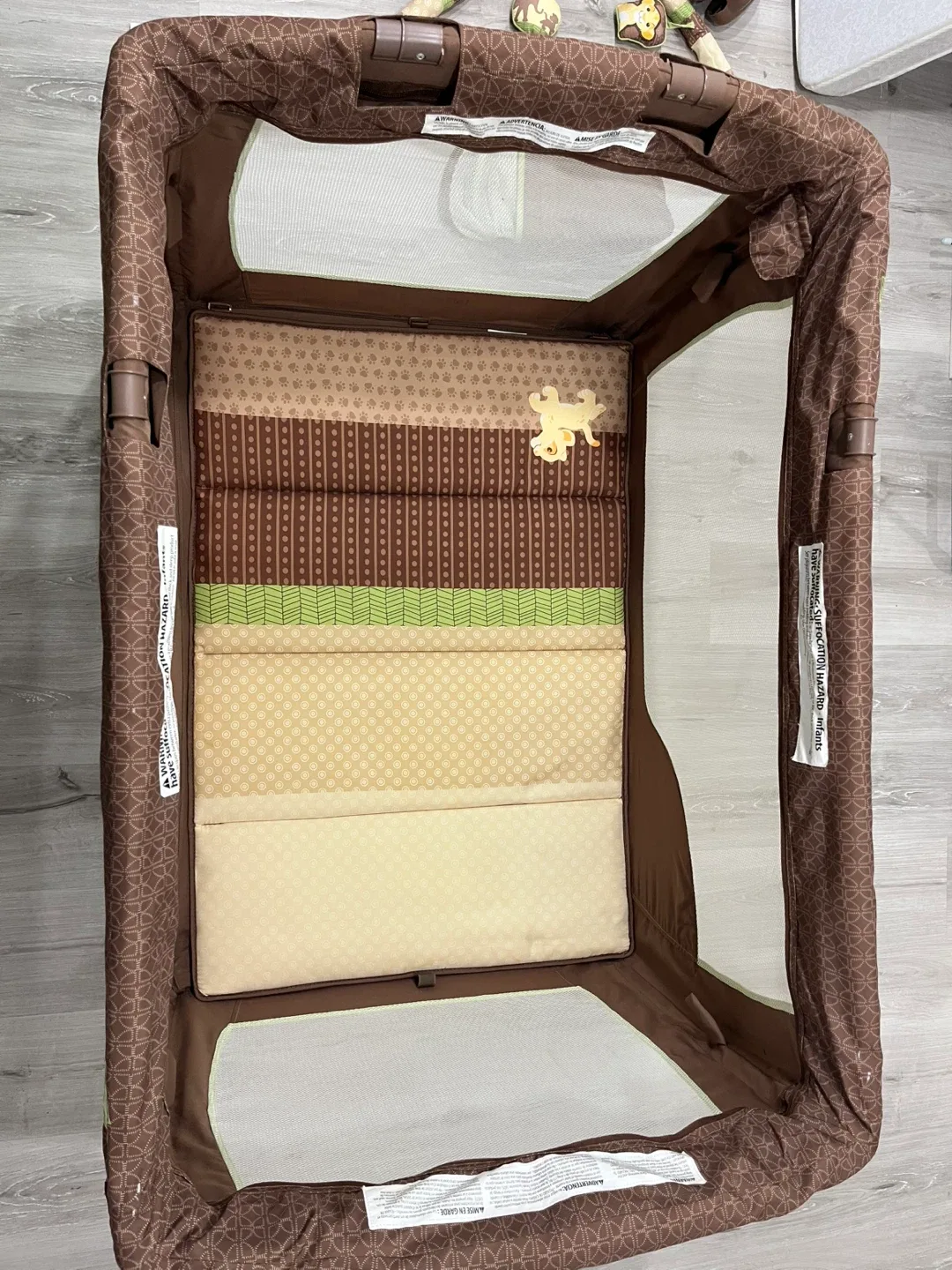 Washable playard image indicator(9)