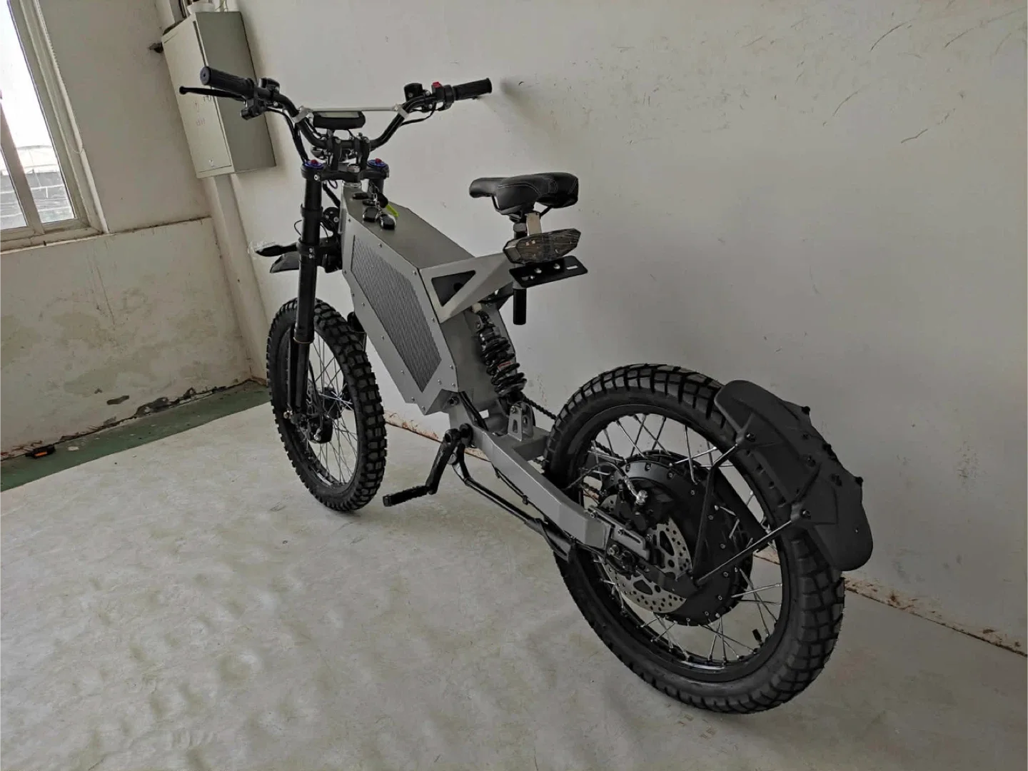 Enduro Stealth Bomber Dirt Bike 72v image indicator(2)