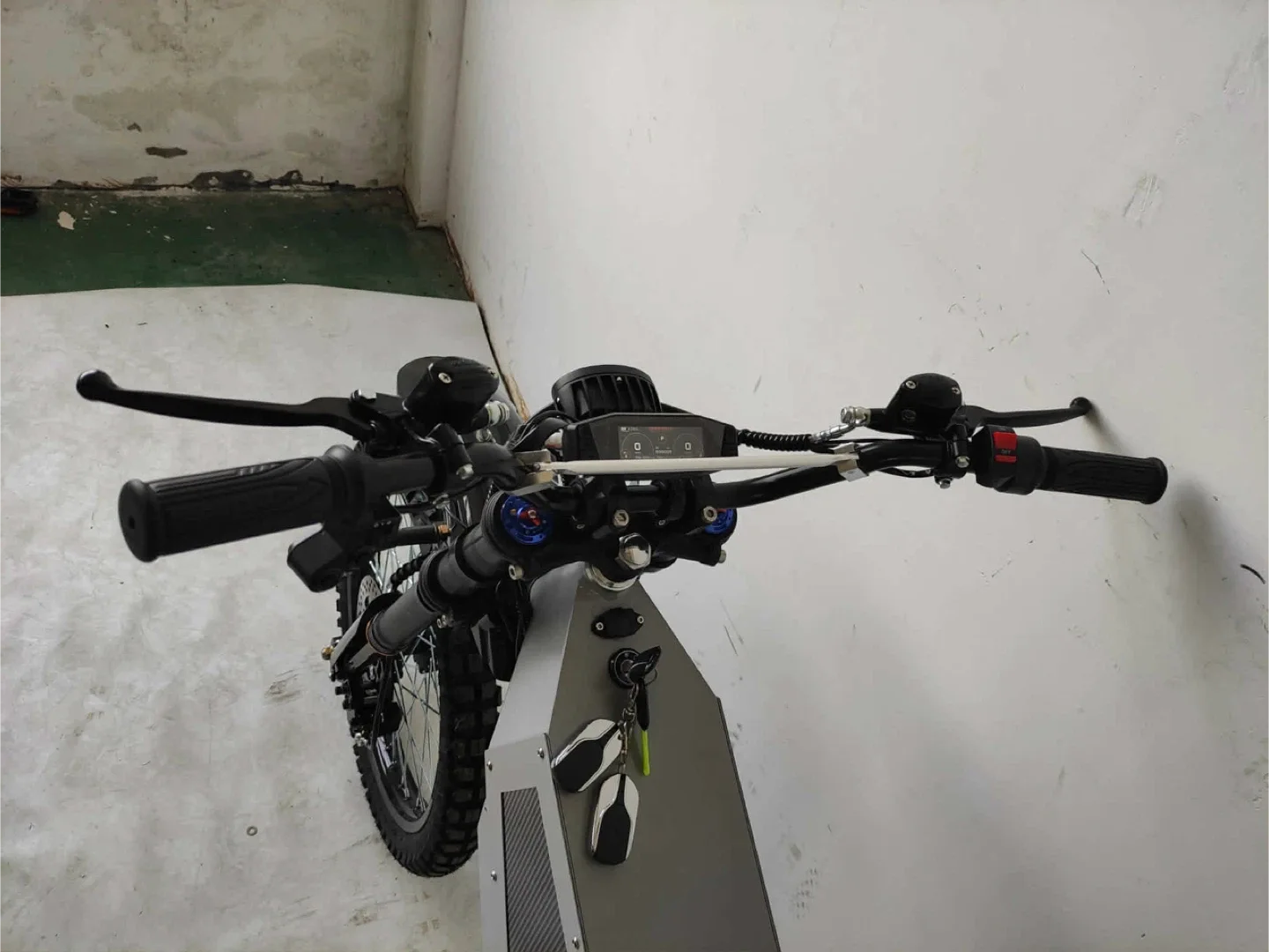 Enduro Stealth Bomber Dirt Bike 72v image indicator(7)